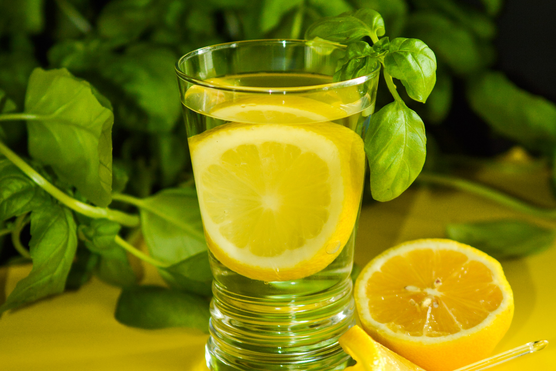 Lemon Water 101: All You Need to Know About the Daily Health Ritual